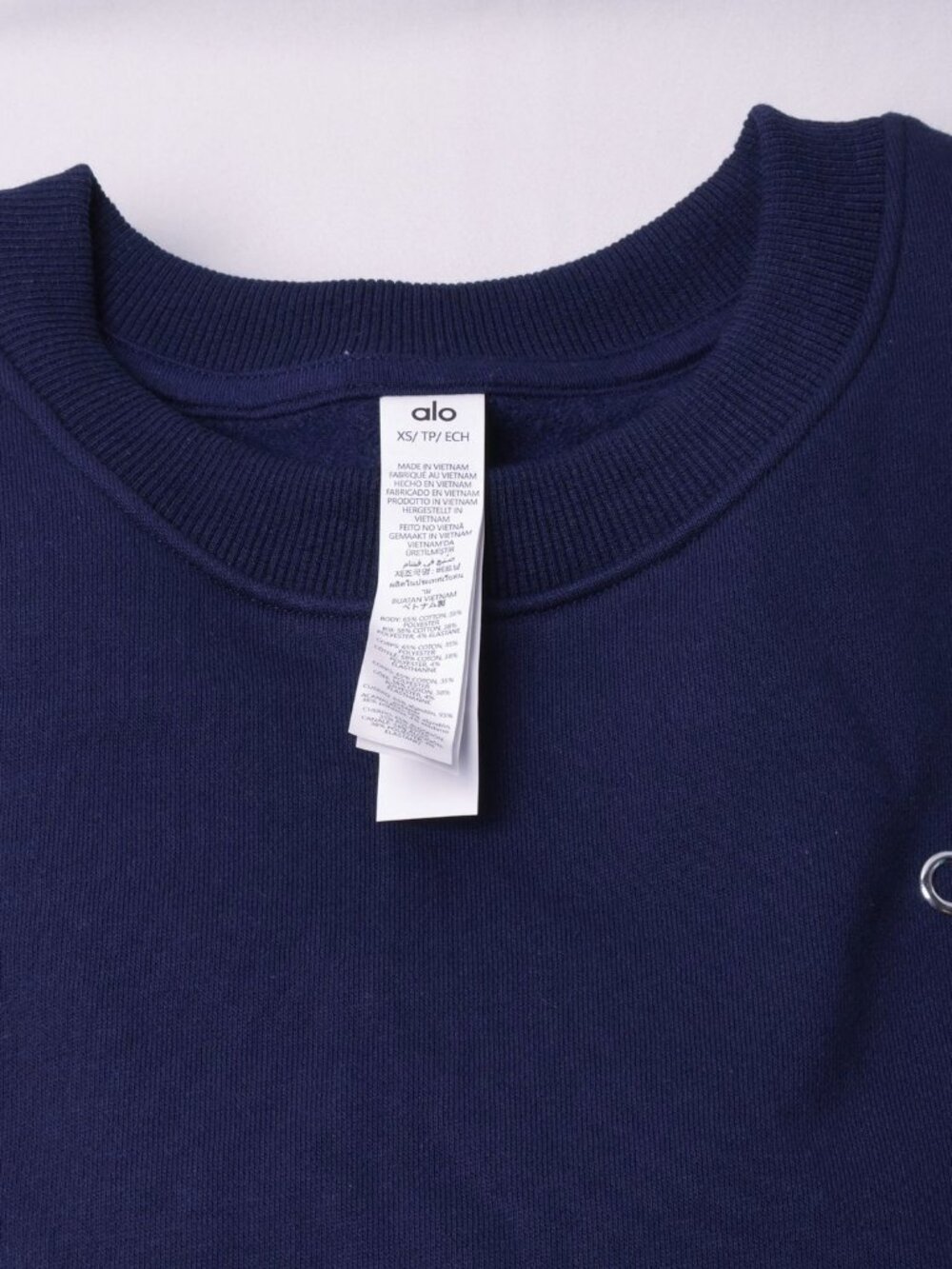 Size XS | Alo Yoga Accolade Crew Neck Pullover Navy Blue - Picture 3 of 3
